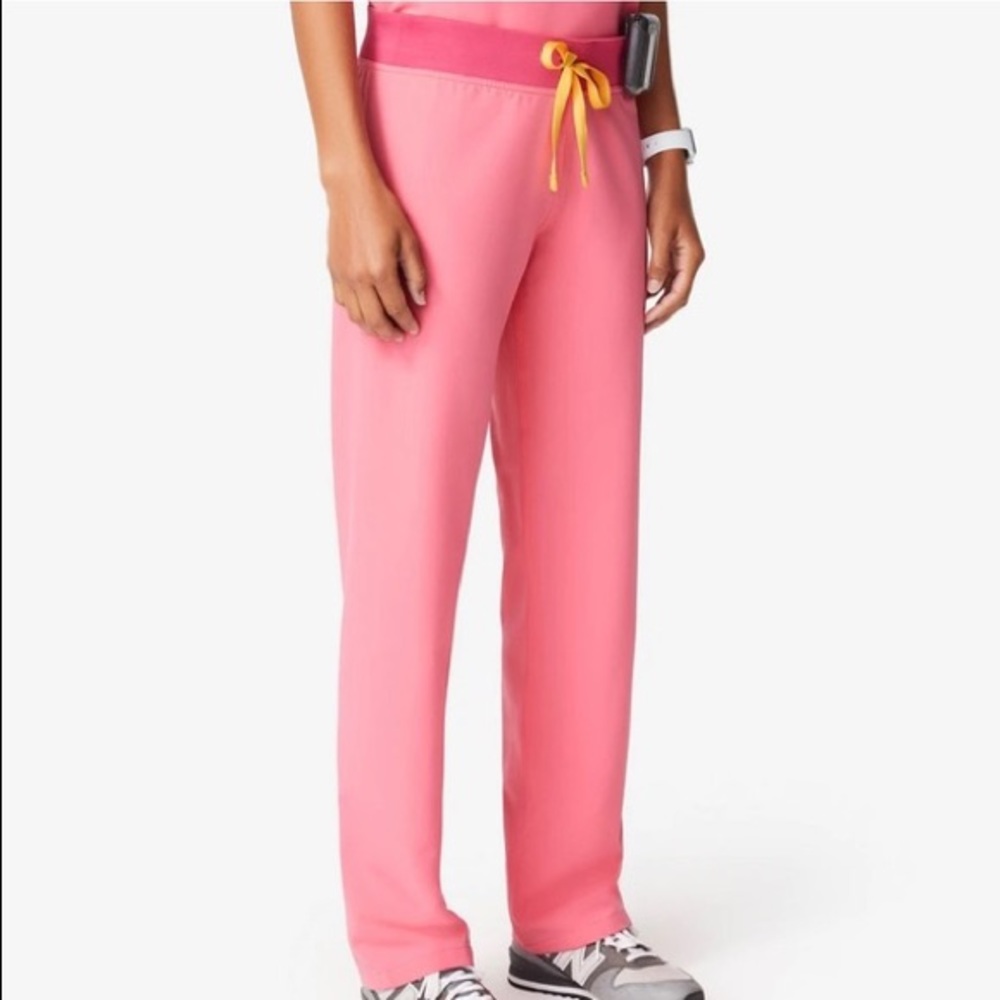 NWT- FIGS Livingston Scrub Pant Size Medium